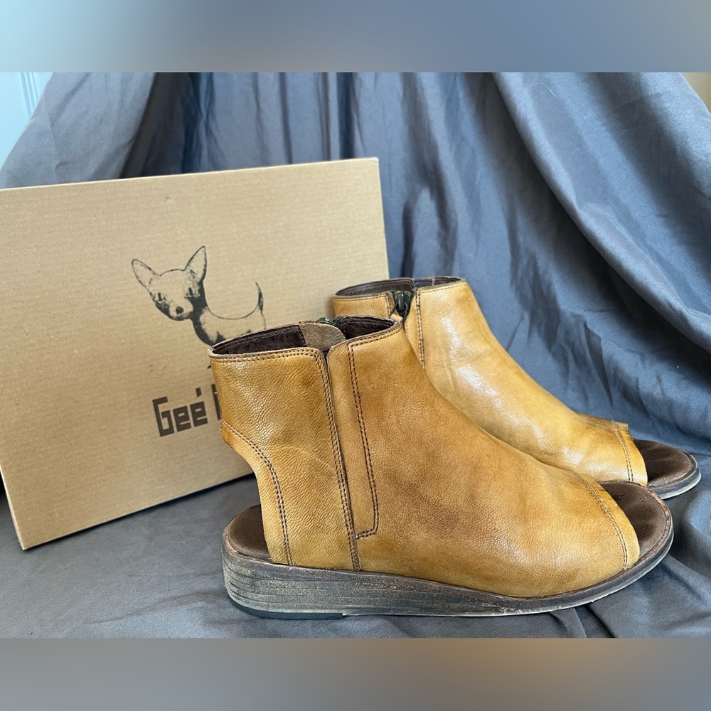 Gee'WaWa Francesca Peep Toe Wedge Tan Leather Ankle Booties Sz 7 Fits 8